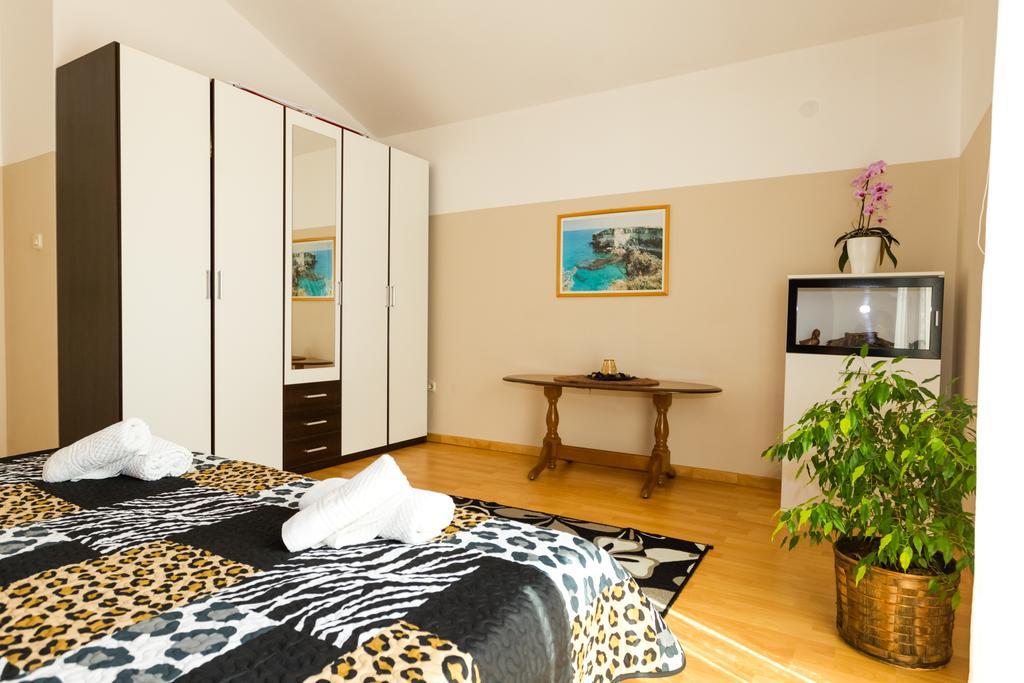 Apartments Villa Orange ザダル エクステリア 写真